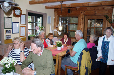 Die Reisegruppe im Restaurant der Ziegenalm "Sophienhof"