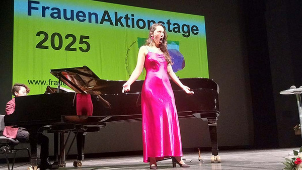 Sängerin Rosha Fitzhowle wurde von Tsai-Ju Lee am Klavier begleitet