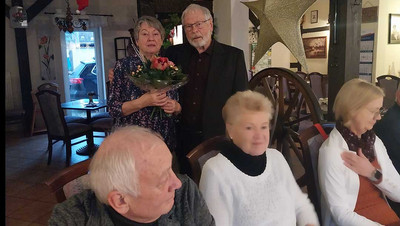 Jörn Sanftleben und Doris Reuß mit Blumenstrauß