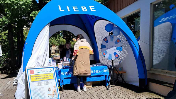 Infostand des Gesundheitshauses Liebe