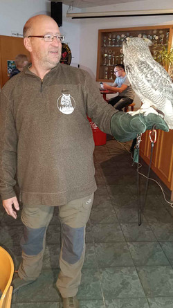 Eulenmann Jens Haberlandt mit Eule.