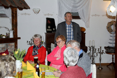 Gert Wegener begrüßt die Teilnehmer*innen