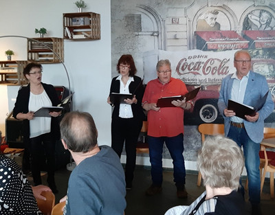 Mitglieder der Halberstädter Chorgemeinschaft beim Auftritt