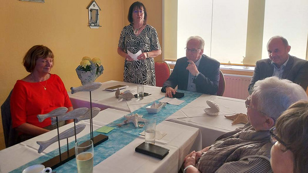 Yvette Below, Vorsitzende des Frauen Union, erhielt von Dr. Reiner Haseloff (Mitte) die Ehrenmedaille für ehrenamtliches Engagement vom Ministerpräsidenten.